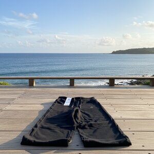 NWT Alo Yoga Women's Medium Black Baggy Sweatpants Lounge Joggers Trendy Fit